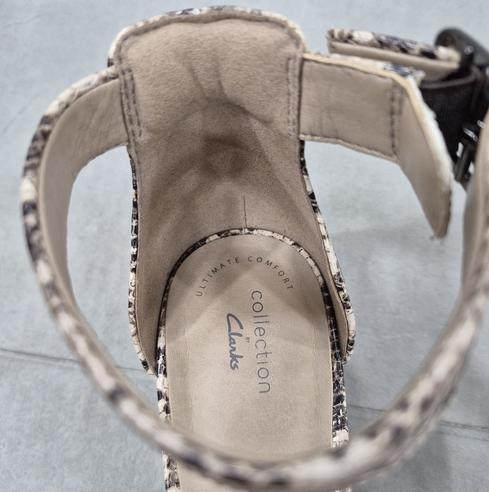 Clarks sandals women's 10 cream black snake embossed padded ankle strap low heel - Picture 11 of 14